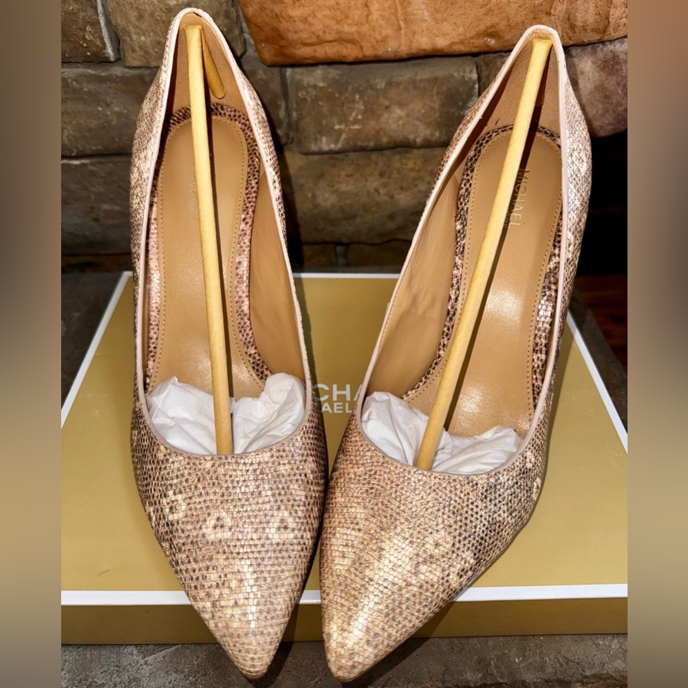 Michael Kors Claire Pump Embossed Leather- Oyster